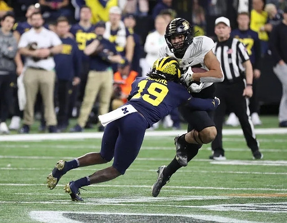 Rod Moore (19)