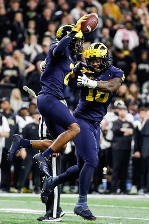 Will Johnson (2) and Eyabi Anoma Okie (18)