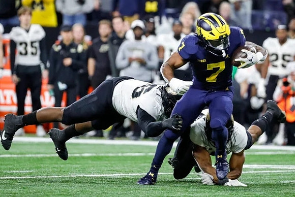 Donovan Edwards (7)