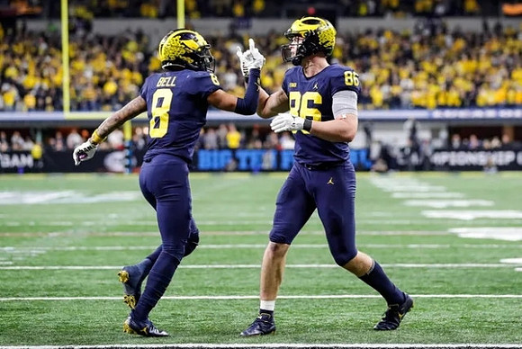 Ronnie Bell (8) and Luke Schoonmaker (86)
