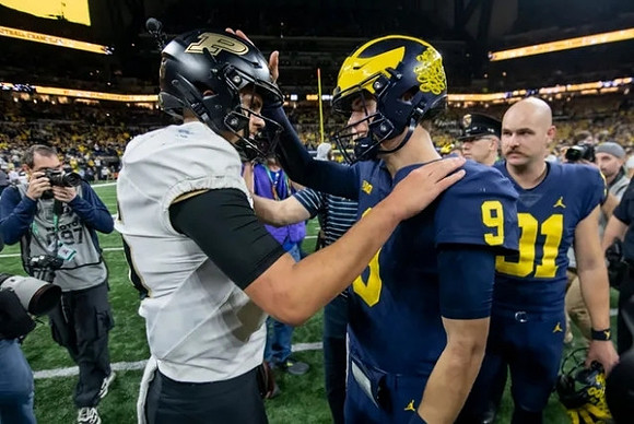 J.J. McCarthy (9) and Brad Robbins (91)