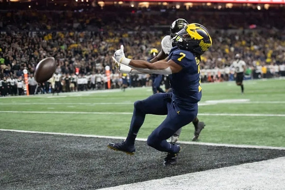 Donovan Edwards (7)