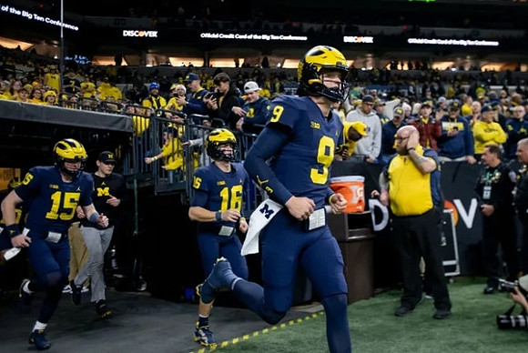 Alan Bowman (15), Davis Warren (16), and J.J. McCarthy (9)