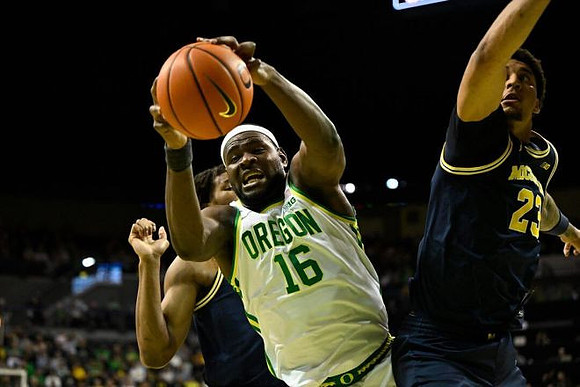 Morez Johnson Jr. (21) and Yaxel Lendeborg (23)