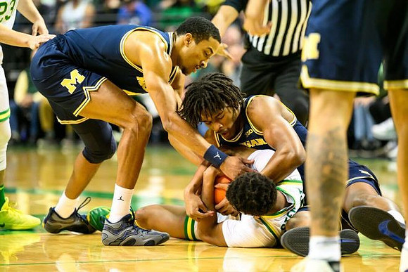 Nimari Burnett (4) and Morez Johnson Jr. (21)