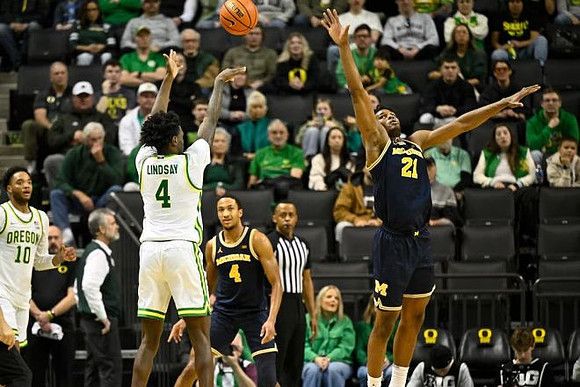 Nimari Burnett (4) and Morez Johnson Jr. (21)
