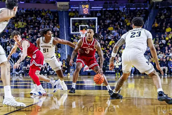 Aday Mara (15), Morez Johnson Jr. (51), and Yaxel Lendeborg (23)