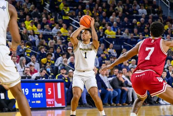 Trey McKenney (1) and Morez Johnson Jr. (21)