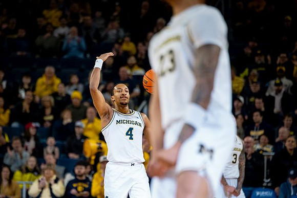 Nimari Burnett (4), Yaxel Lendeborg (23), and Elliot Cadeau (3)
