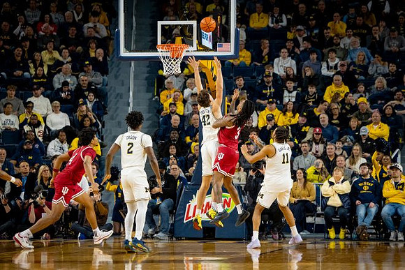 L.J. Cason (2), Will Tschetter (42), and Roddy Gayle Jr. (11)