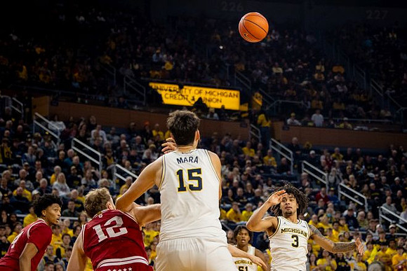 Aday Mara (15), Elliot Cadeau (3), and Morez Johnson Jr. (51)