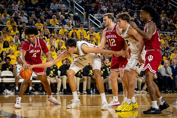 Aday Mara (15) and Will Tschetter (42)
