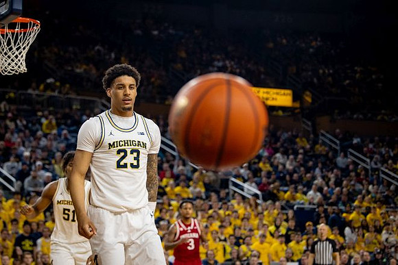 Morez Johnson Jr. (51) and Yaxel Lendeborg (23)