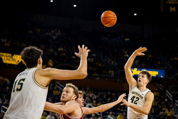 Aday Mara (15) and Will Tschetter (42)