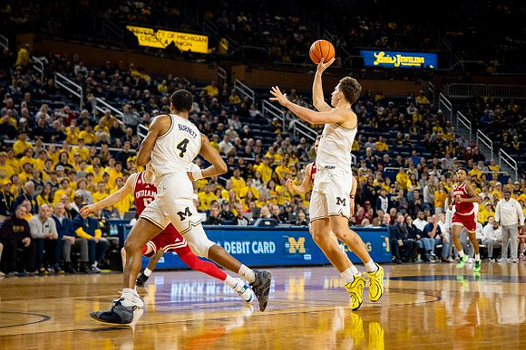 Nimari Burnett (4) and Will Tschetter (42)