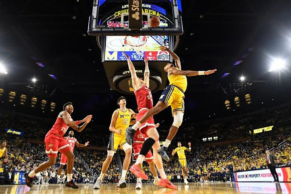 Morez Johnson Jr. (21), Aday Mara (15), Roddy Gayle Jr. (11), and Yaxel Lendeborg (23)