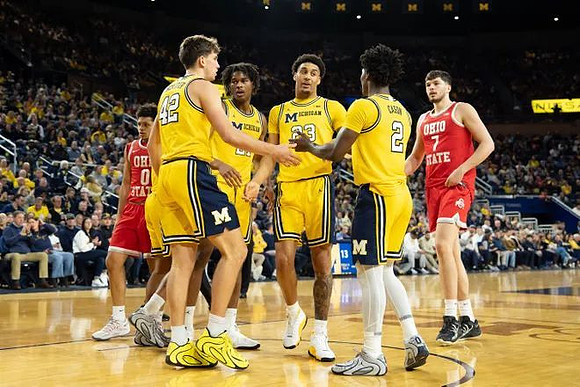 Will Tschetter (42), Morez Johnson Jr. (21), Yaxel Lendeborg (23), and L.J. Cason (2)