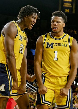 Morez Johnson Jr. (21) and Trey McKenney (1)