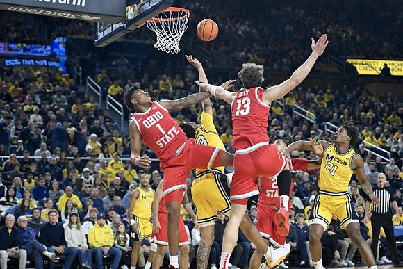 Yaxel Lendeborg (23) and Morez Johnson Jr. (21)