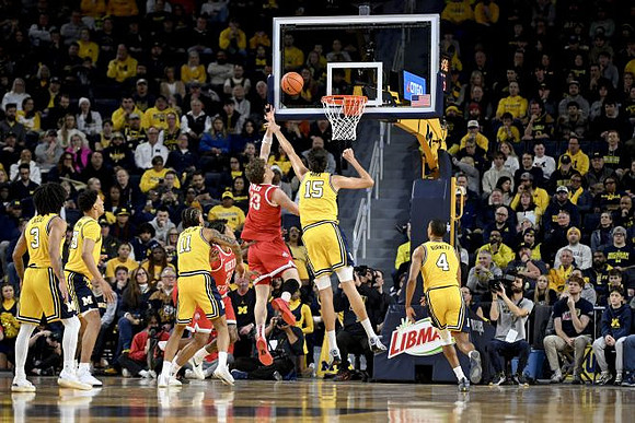 Elliot Cadeau (3), Yaxel Lendeborg (23), Roddy Gayle Jr. (11), Aday Mara (15), and Nimari Burnett (4)