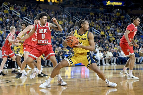 Morez Johnson Jr. (21) and Roddy Gayle Jr. (11)