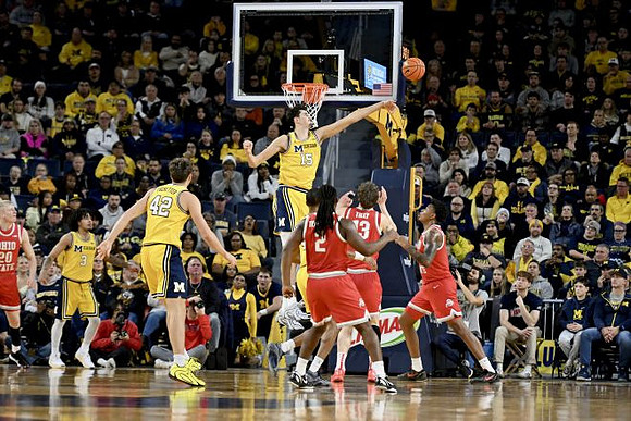 Elliot Cadeau (3), Will Tschetter (42), and Aday Mara (15)