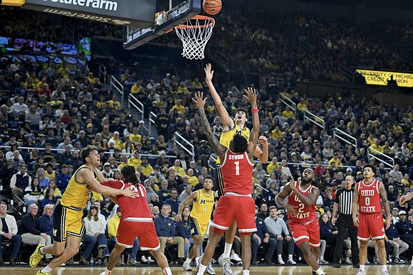 Will Tschetter (42), Trey McKenney (1), and Aday Mara (15)