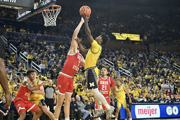 Will Tschetter (42), L.J. Cason (2), and Roddy Gayle Jr. (11)