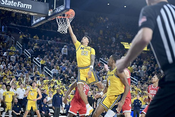 L.J. Cason (2), Will Tschetter (42), Yaxel Lendeborg (23), and Nimari Burnett (4)