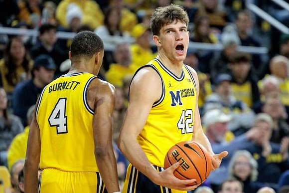 Nimari Burnett (4) and Will Tschetter (42)
