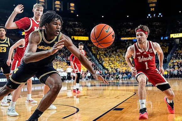 Yaxel Lendeborg (23) and Morez Johnson Jr. (21)