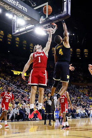 Nimari Burnett (4) and Elliot Cadeau (3)