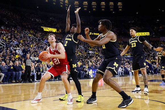 L.J. Cason (2), Morez Johnson Jr. (21), Yaxel Lendeborg (23), and Roddy Gayle Jr. (11)