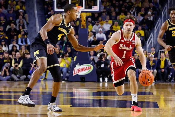 Nimari Burnett (4) and Morez Johnson Jr. (21)