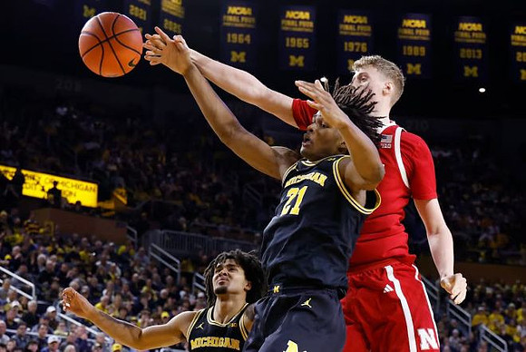 Elliot Cadeau (3) and Morez Johnson Jr. (21)