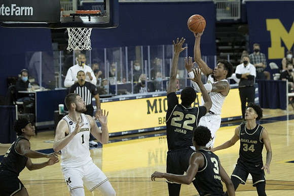 Hunter Dickinson (1) and Eli Brooks (55)