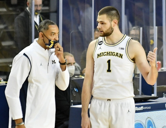 Juwan Howard and Hunter Dickinson (1)