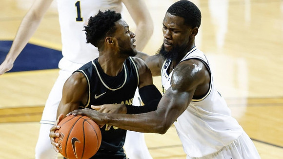Hunter Dickinson (1) and Chaundee Brown Jr. (15)