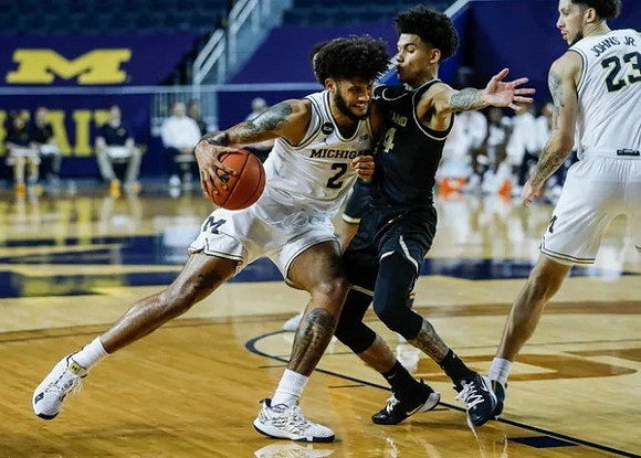 Isaiah Livers (2) and Brandon Johns Jr. (23)