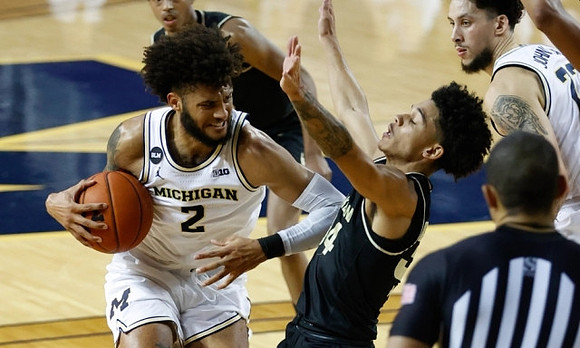 Isaiah Livers (2) and Brandon Johns Jr. (23)