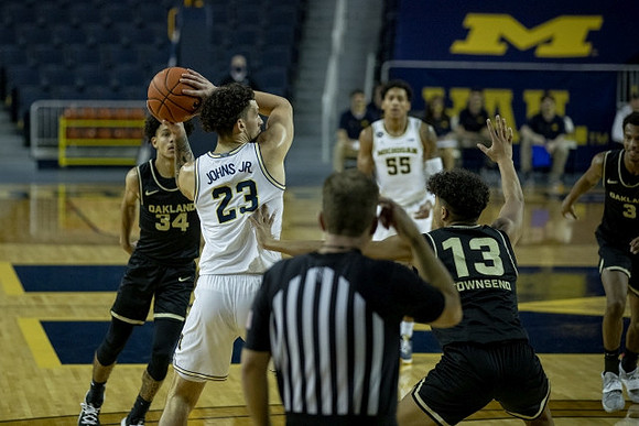 Brandon Johns Jr. (23) and Eli Brooks (55)