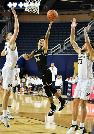Franz Wagner (21) and Brandon Johns Jr. (23)