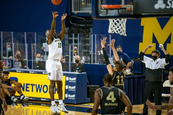 Chaundee Brown Jr. (15)