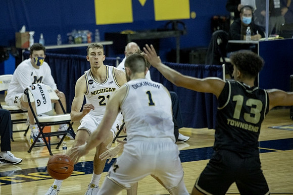 Hunter Dickinson (1) and Franz Wagner (21)