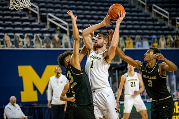 Hunter Dickinson (1) and Franz Wagner (21)