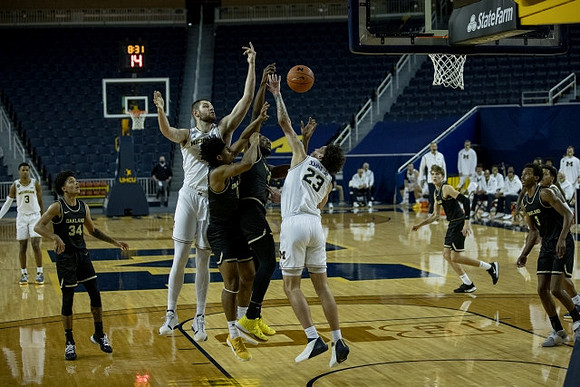 Zeb Jackson (3), Hunter Dickinson (1), and Brandon Johns Jr. (23)
