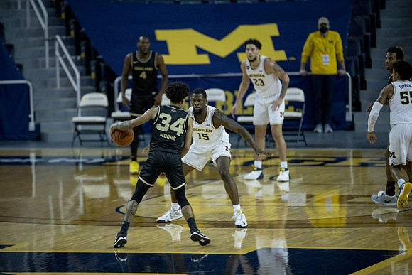 Chaundee Brown Jr. (15), Brandon Johns Jr. (23), and Eli Brooks (55)