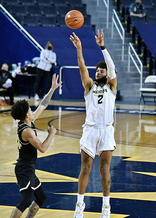 Isaiah Livers (2)