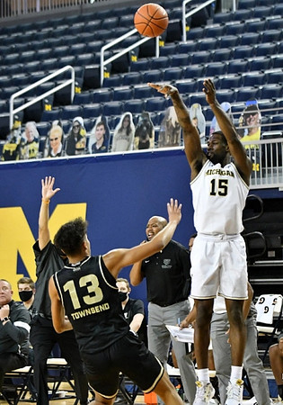 Chaundee Brown Jr. (15)