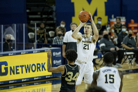 Franz Wagner (21) and Chaundee Brown Jr. (15)